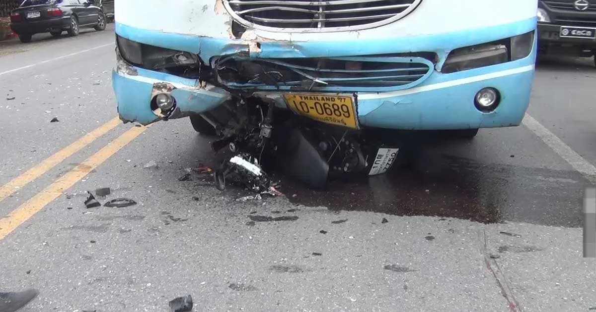 สลด ! จักรยานยนต์ประสานงารถทัวร์ ดับคาที่ 2 ราย