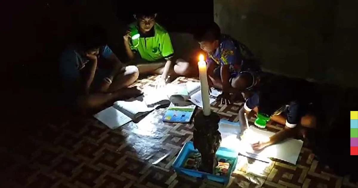 กว่า 50 ครัวเรือน มืดมา 30 ปี ร้องแล้ว 10 ครั้ง ถึงวันนี้ยังไร้ไฟ !