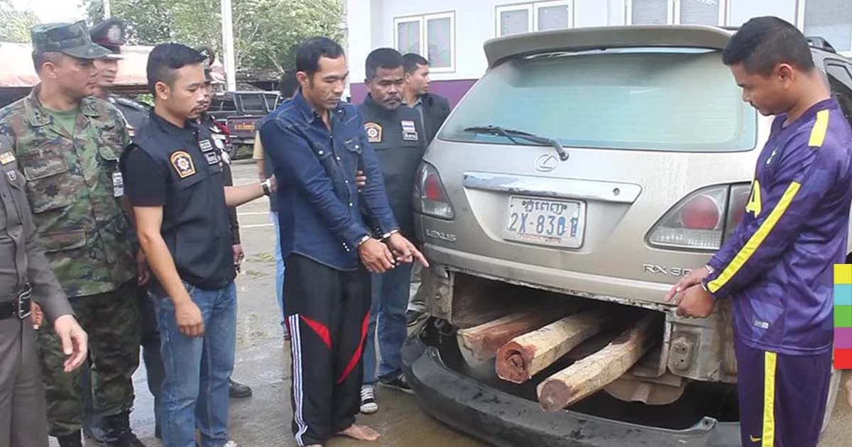 มาอย่างหรู ! 4 เขมรขับเลกซัส 2 คัน ขนไม้พะยูง 20 ท่อน