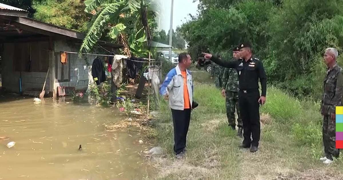 กันไว้ดีกว่าแก้ ! น้ำท่วมค่อยๆ ลด ทหารลงดูสร้างฝายกั้นน้ำไว้ใช้หน้าแล้ง