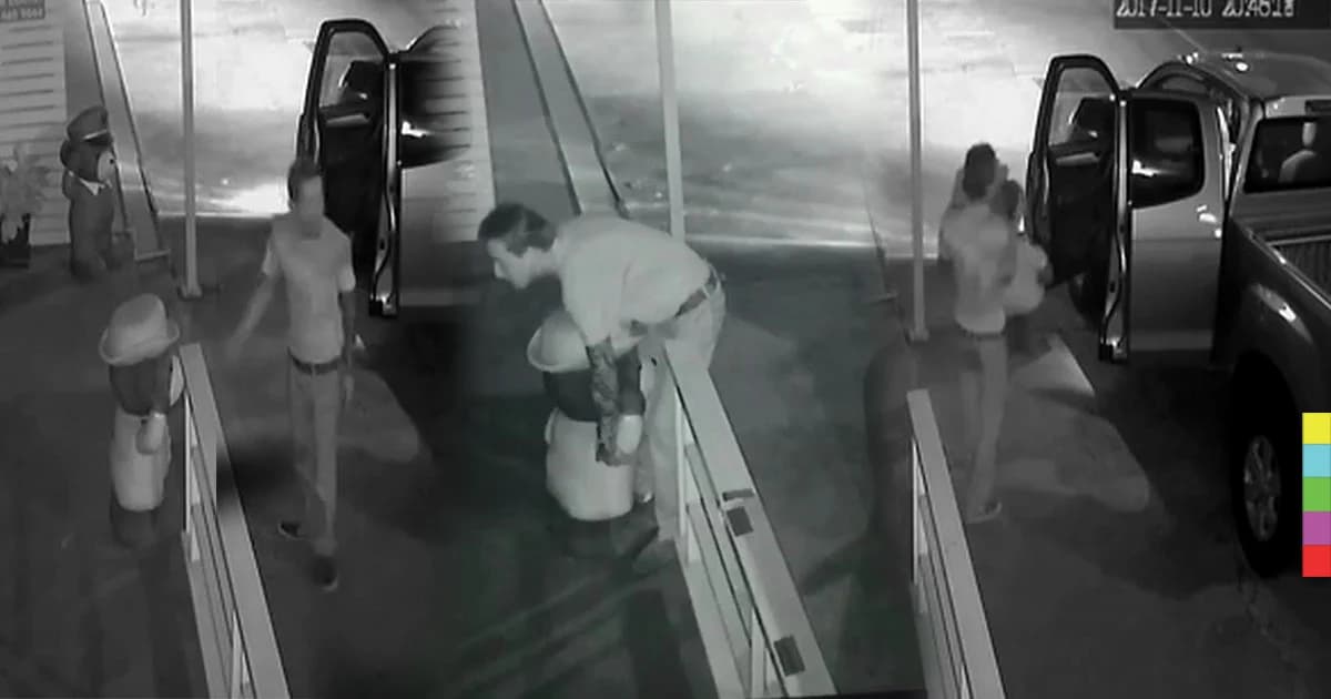 น่ารักเกินห้ามใจ! ตุ๊กตาหมีหน้าคลินิกถูกขโมยหายกลางดึก