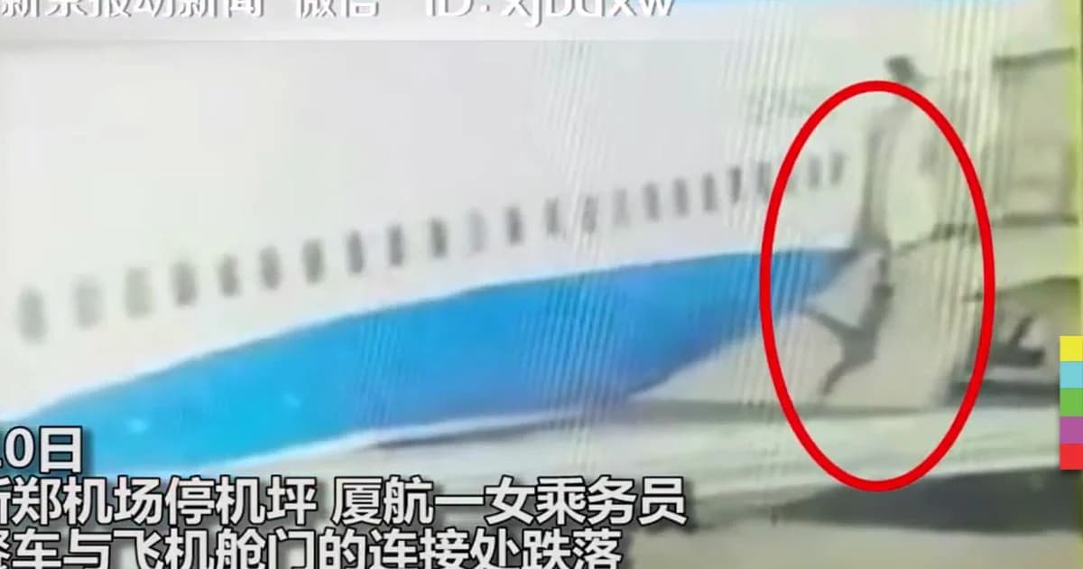 แอร์โฮสเตสจีนร่วงจากเครื่องบินกระแทกพื้นบาดเจ็บ