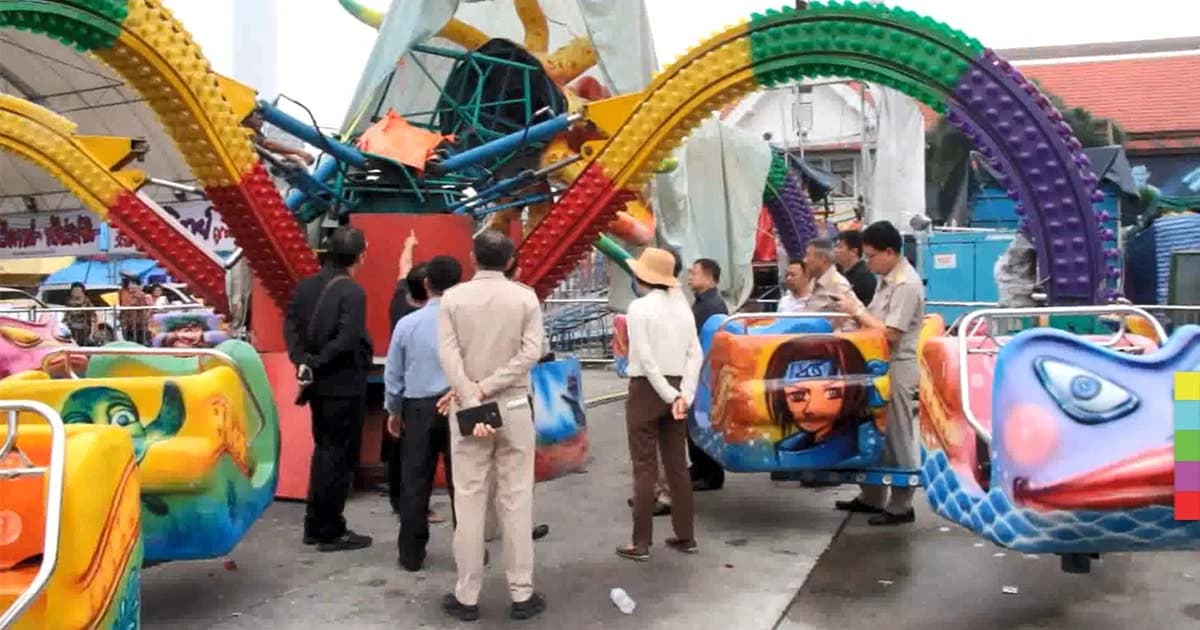 สั่งระงับเครื่องเล่นปลาหมึกยักษ์ หลังพังถล่มกลางงานกาชาด