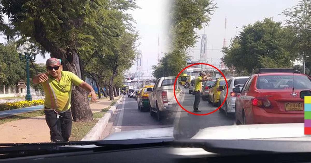 แห่ชื่นชม ! หนุ่มพลเมืองดีเดินเคาะกระจก ขอให้หลบรถกู้ภัย