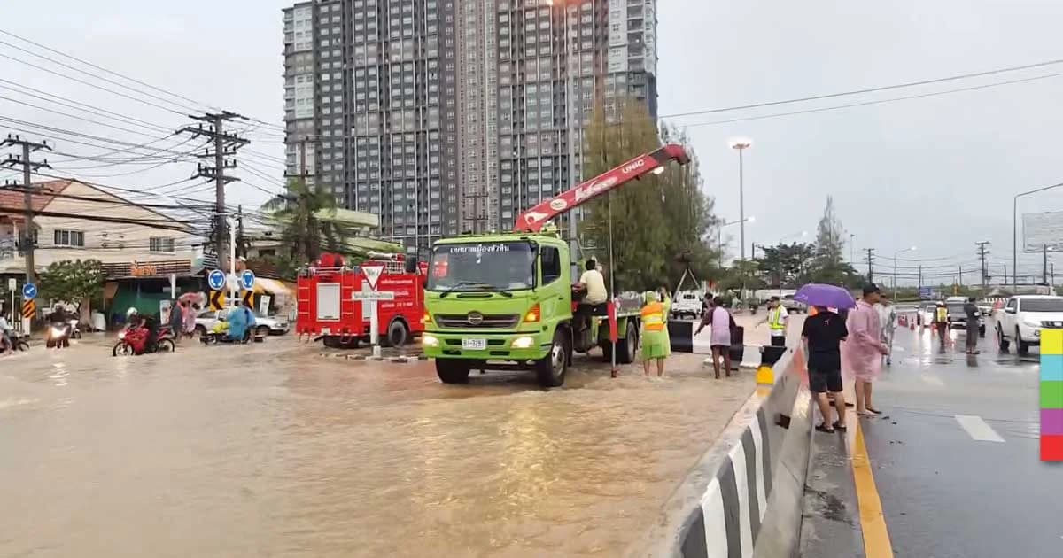 น้ำท่วมหัวหิน ! เร่งติดตั้งเครื่องผลักดันน้ำระยะไกลเพื่อระบายน้ำ แนะใช้ทางเลี่ยง