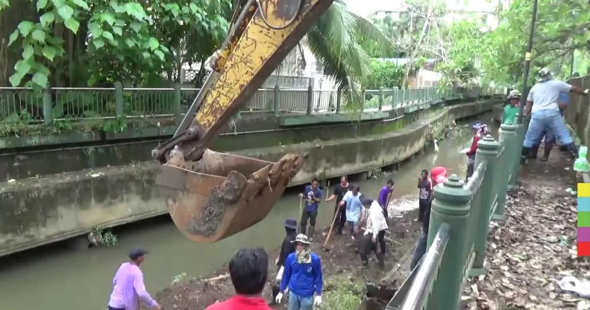 หวั่นน้ำท่วมซ้ำ นครตรังเร่งขุดลอกคูคลอง