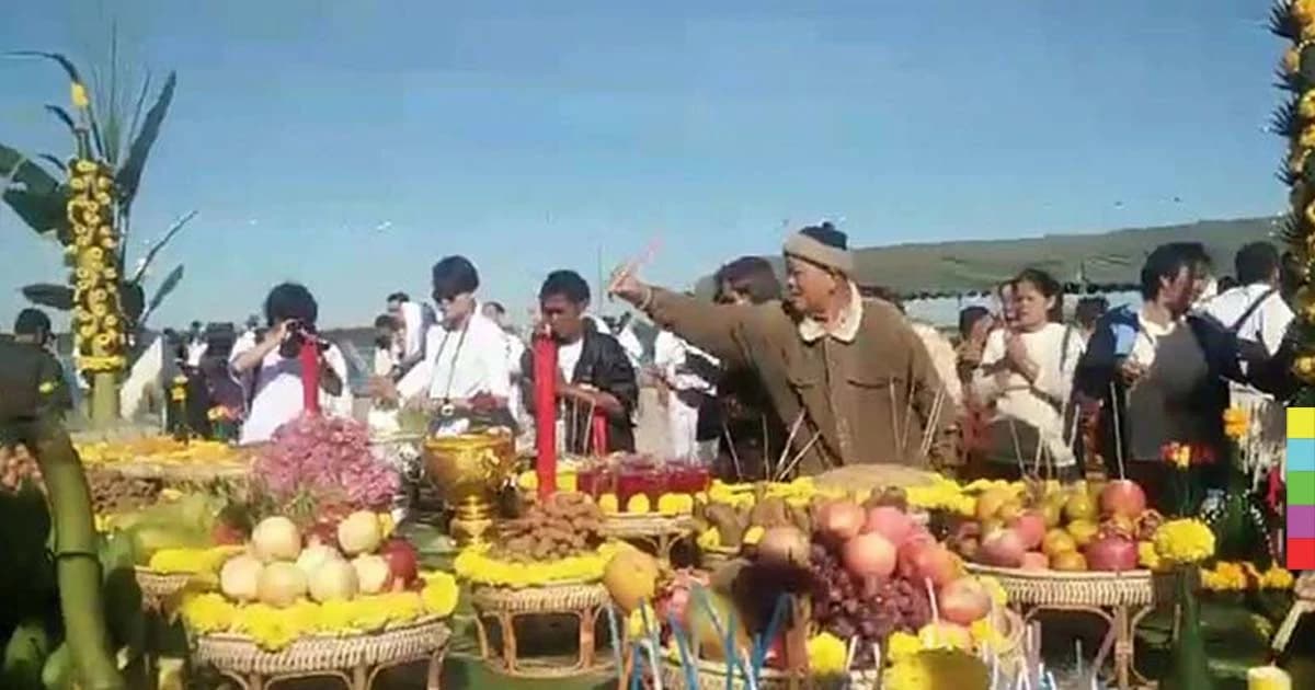 เชื่อ ! ปู่อือลือพญานาคมาตามนัด ผู้ร่วมบวงสรวงเฮ เห็นกันจะจะ