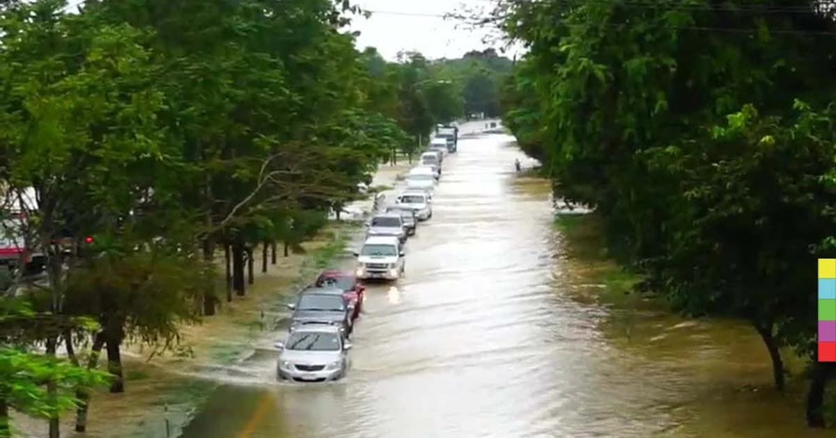 สายเอเชีย 41 อ่วม น้ำป่าไหลท่วมถนน รถเล็กสัญจรลำบาก