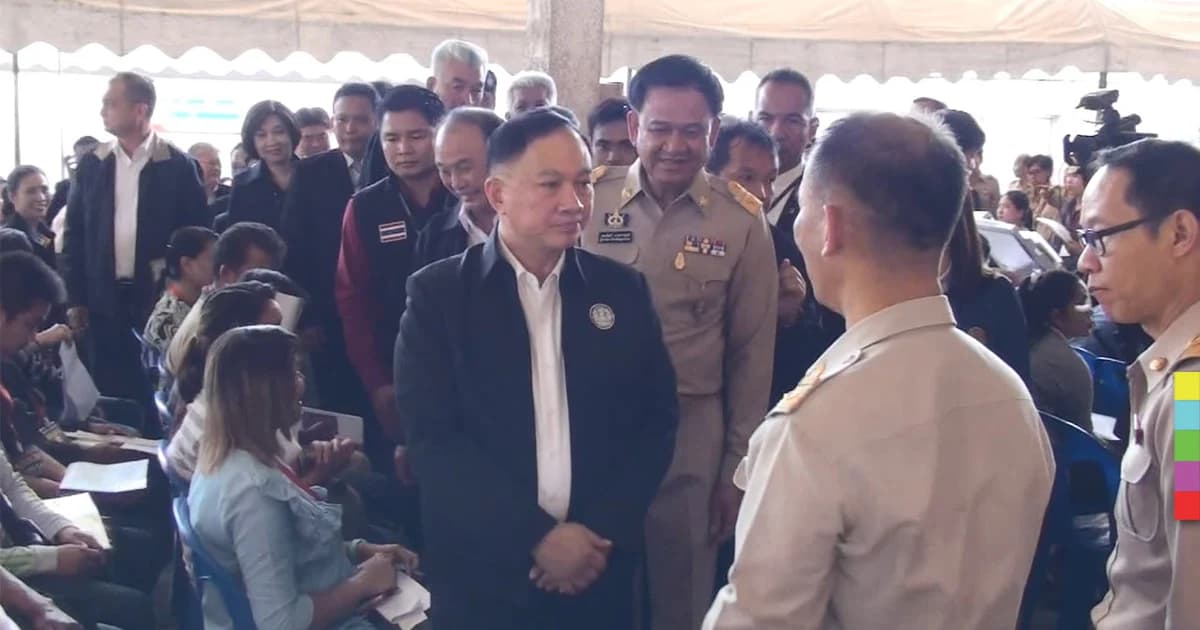 “บิ๊กอู๋” ลงพื้นที่สมุทรสาคร ลุยตรวจศูนย์ออกเอกสารแรงงานต่างด้าว