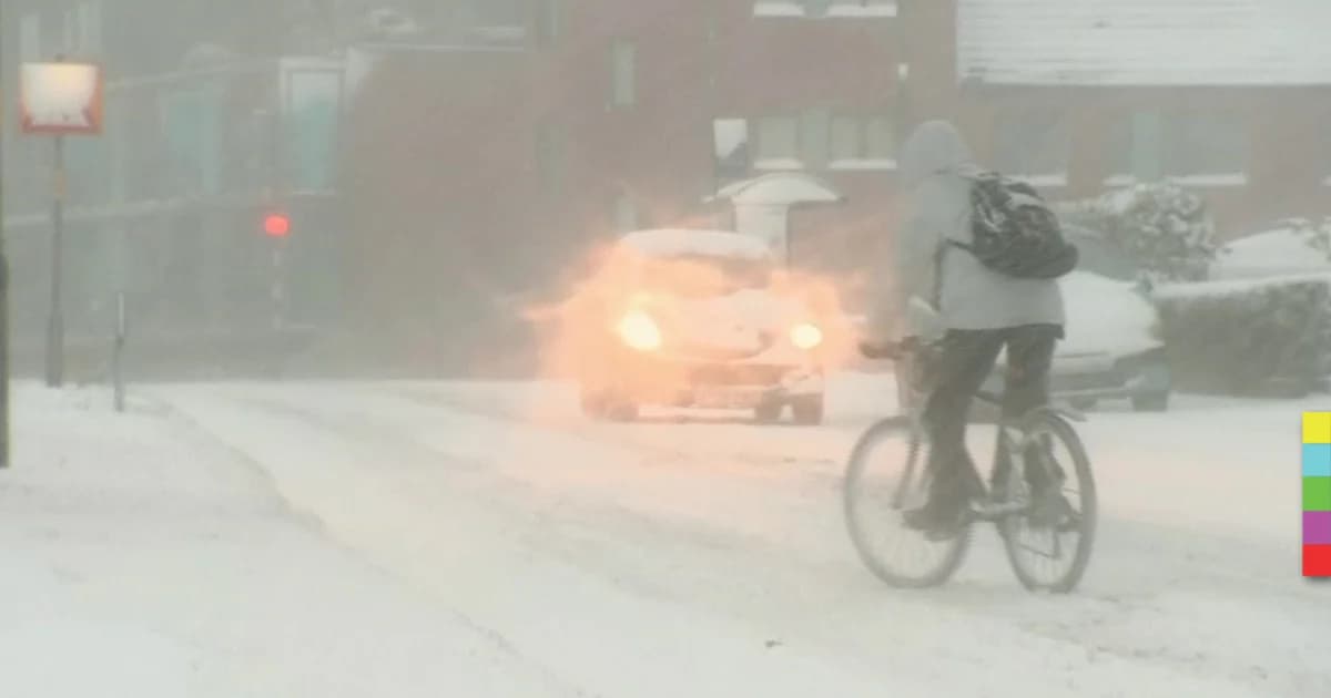 หิมะตกหนักสุดในรอบ 4 ปี ทำจราจรเป็นอัมพาตทั่วอังกฤษ