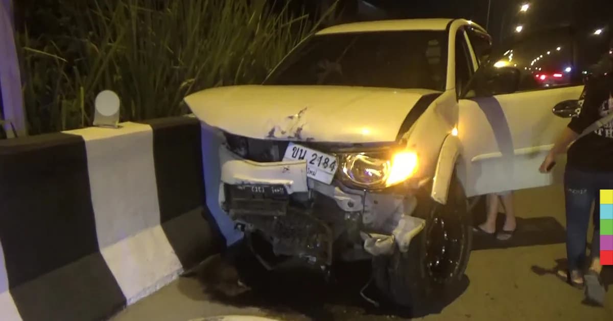 กระบะตีนผีซิ่งแซงไม่พ้น ชนเละ 4 คันรวด เจ็บสาหัส 3