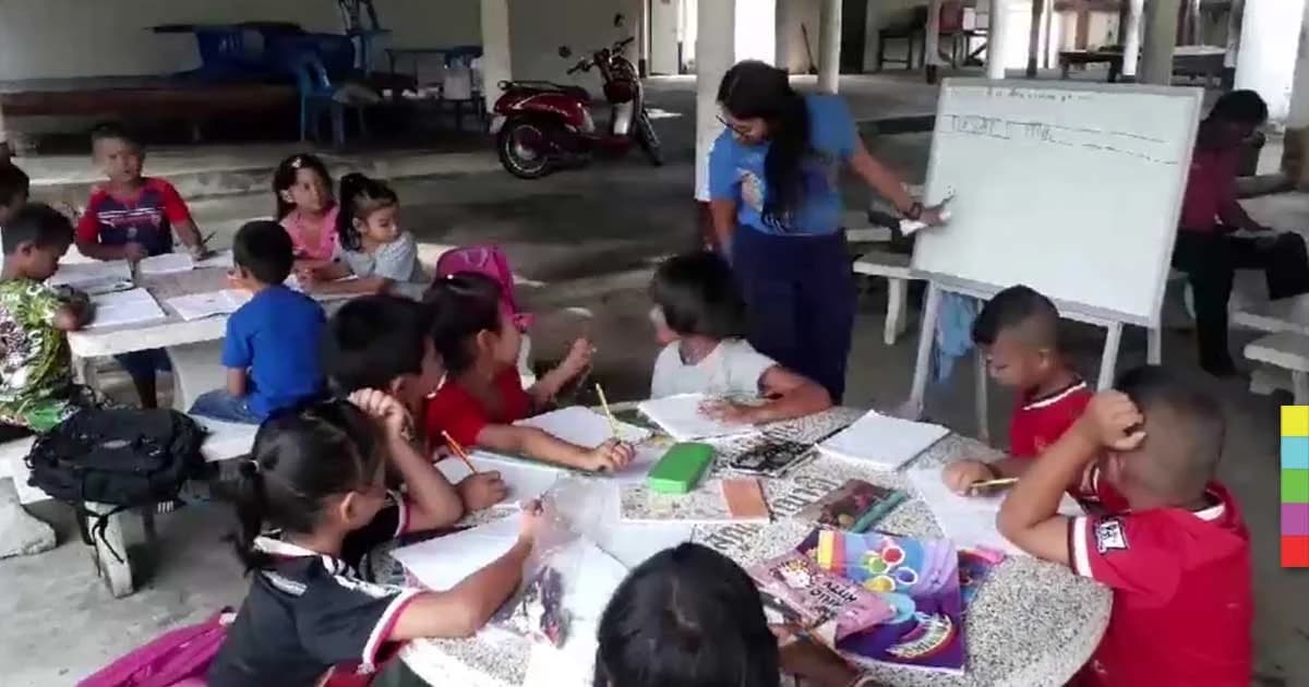 เด็ก นร.ใช้วัดเป็นที่เรียน หลังโรงเรียนถูกน้ำท่วมหนัก