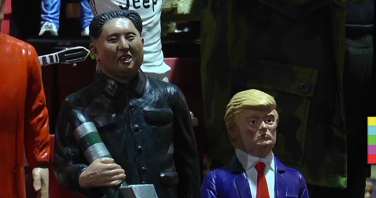 ตุ๊กตารูปทรัมป์และคิม จองอึน สินค้าขายดีรับคริสต์มาส