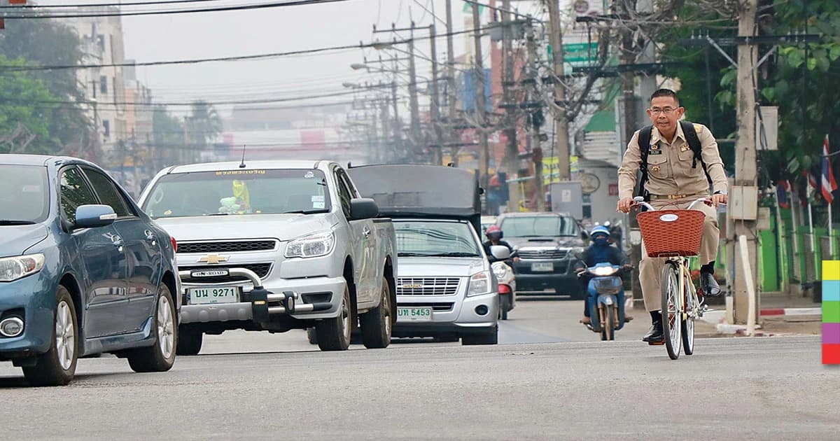 ชื่นชม! ผู้ว่าฯเลย ปั่นจักรยานมาทำงาน เผย ลดปัญหารถติด