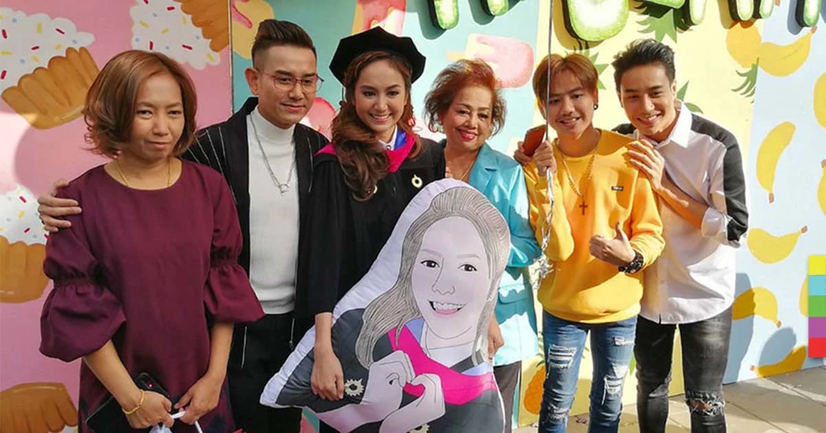 “เอ ไชยา” น้ำตาคลอ ลูกสาวรับปริญญา ทุ่มซื้อรองเท้าแบรนด์เนมเป็นของขวัญ