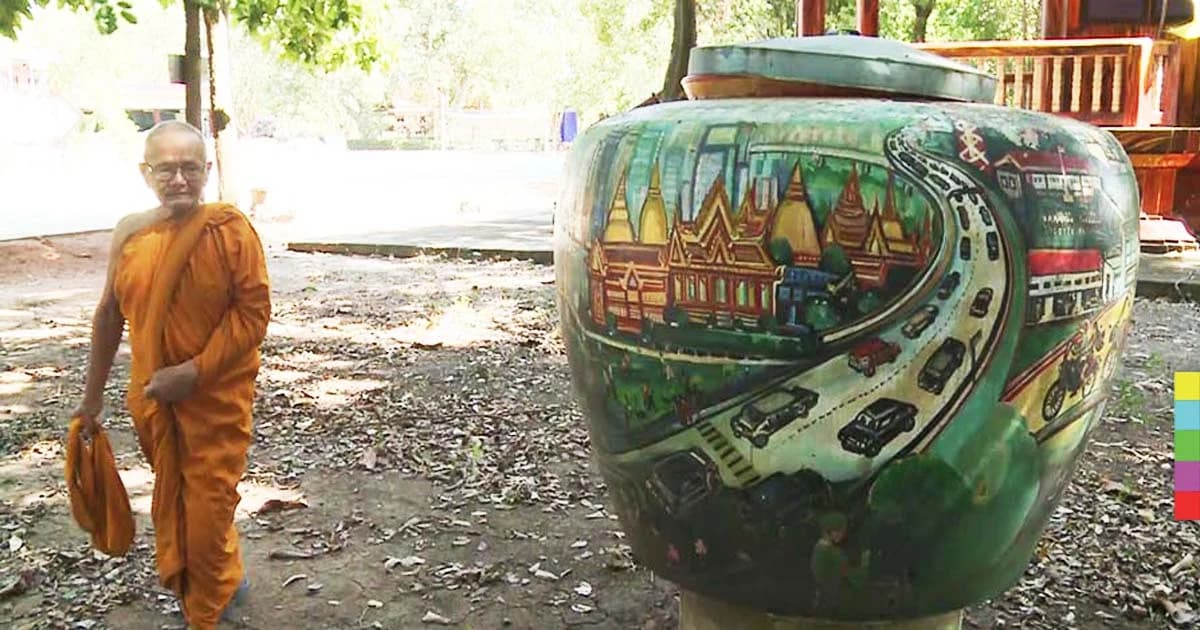 เจ้าอาวาสวัดหนองหอย เชื่อมอดีต-ปัจจุบัน ด้วยภาพศิลปะบนโอ่งน้ำ