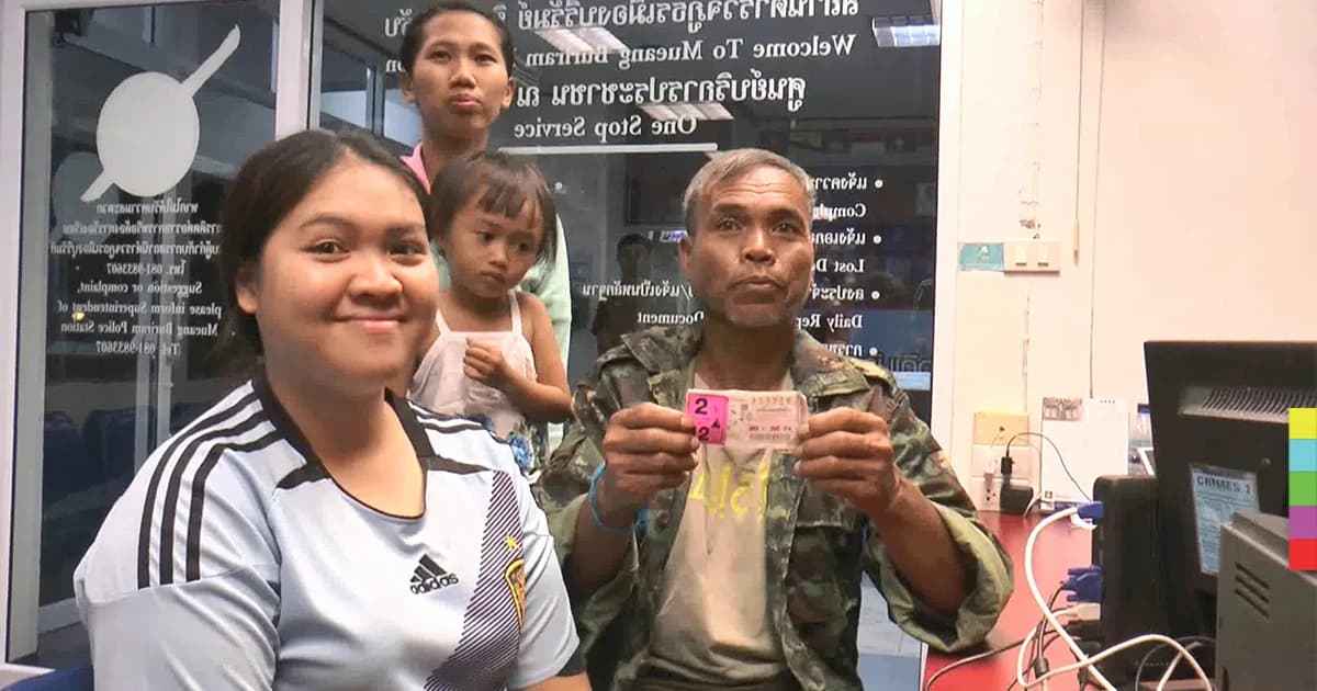 ลุงชาวนาถูกลอตเตอรี่ 12 ล้าน ยันบริจาคให้ รพ.1 ล้าน โรงพัก 1 แสน