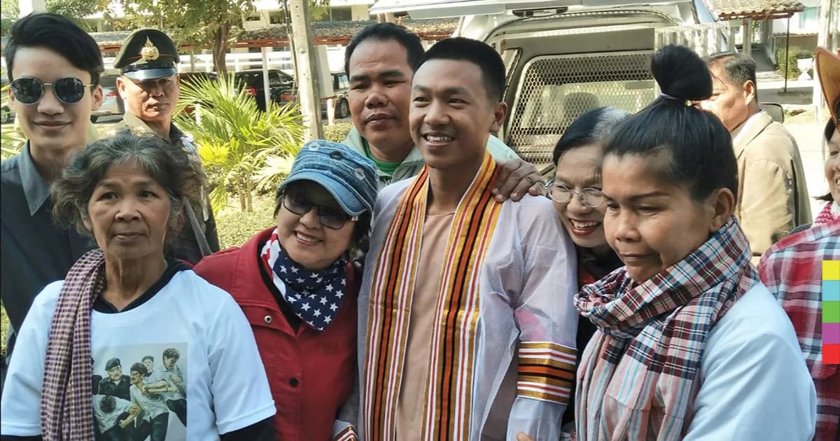 “ไผ่ ดาวดิน” ใส่ชุดครุยขึ้นศาล มทบ.23 ให้ปากคำนัดแรก