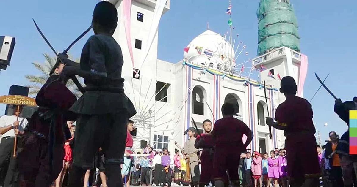 ชาวมุสลิมร่วมใจ “แข่งเรือพาย” ประจำปี ปชช.ร่วมเชียร์คึกคัก กลางคลองสอง