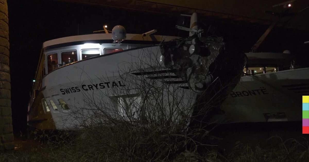 เรือสำราญข้ามแม่น้ำไรน์ พุ่งชนสะพานในเยอรมนี บาดเจ็บ 25 คน