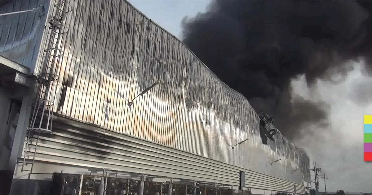 ไฟไหม้ระทึก ! โกดังสินค้าฟาสต์ฟู้ด เสียหายหนักหลายสิบล้าน