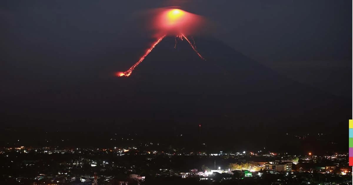 ภูเขาไฟเมยอน เสี่ยงระเบิด ! สถานทูต เตือนคนไทยห้ามเข้าใกล้ อันตรายระดับ 3