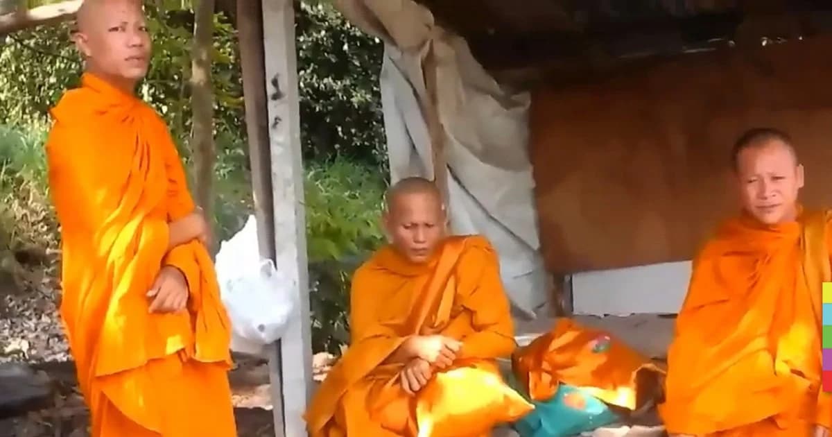 จับสึก-ไล่กลับประเทศ 6 พระเขมร บิณฑบาตเอาอาหารให้เมียขายแคมป์คนงาน