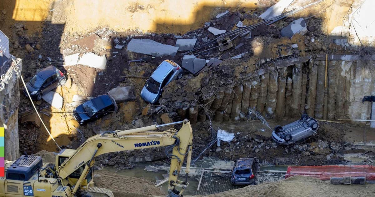 หลุมยุบขนาดใหญ่หลายสิบเมตร กลืนรถหลายคัน ในกรุงโรม