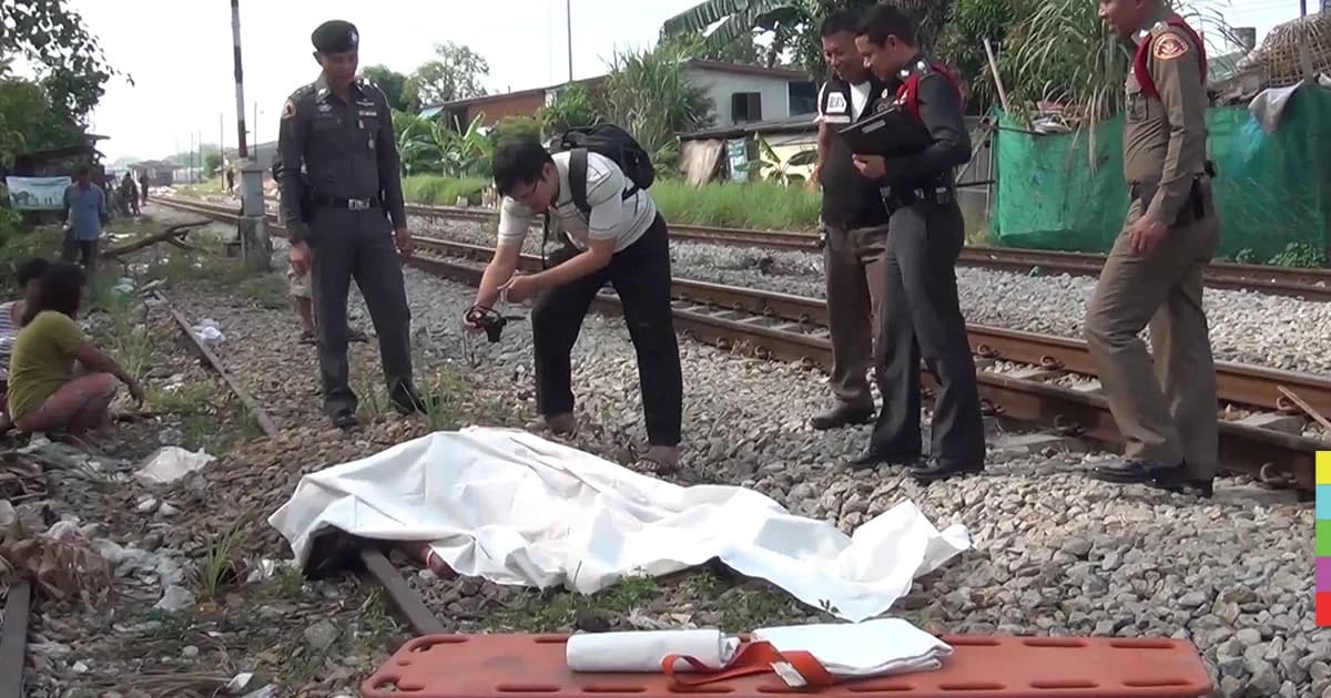 ชายอัมพฤกษ์ ดับริมทางรถไฟ พบเงินเข้า-ออกในบัญชีกว่าแสนบาท