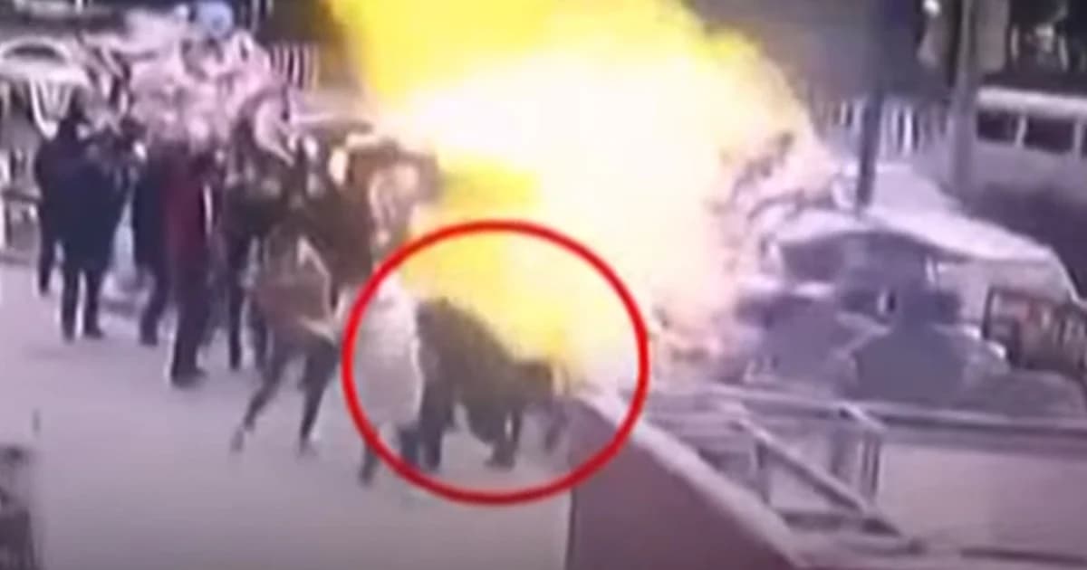 ลูกโป่งอัดแก๊สระเบิด บาดเจ็บหนัก 2 ราย