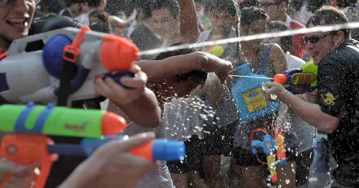 ครม.เพิ่มวันหยุดสงกรานต์ยาว 5 วัน ตั้งแต่ 12 – 16 เมษายน 2561