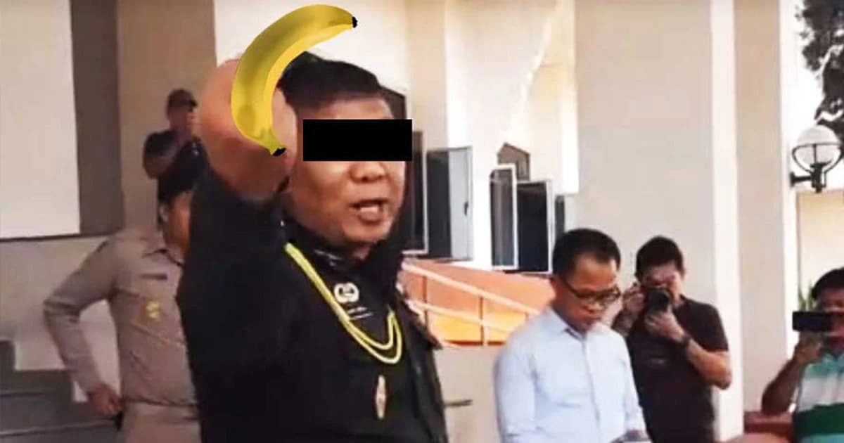 นายทหาร ชูนิ้วกลางให้ชาวบ้าน ที่มายื่นหนังสือ ศาลากลาง จ.พะเยา