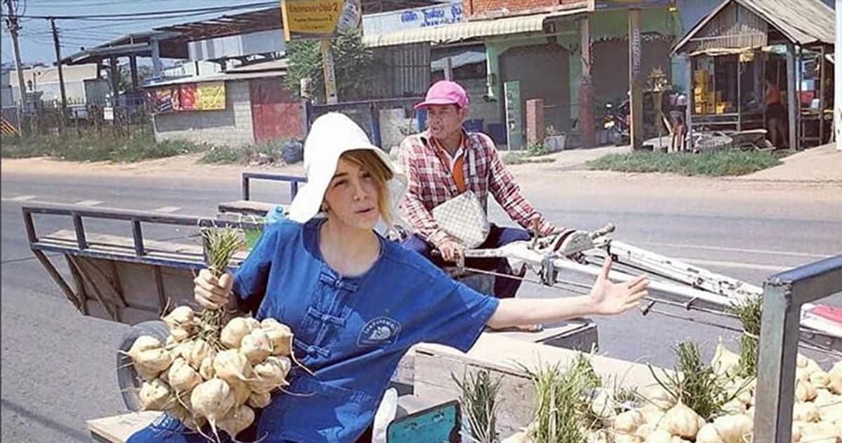 ชาวเน็ตแห่ชม “ปาล์มมี่” โพสต์ภาพ วิถีบ้านๆ แบบคูลๆ นั่งรถไถ เก็บมันแกว กลางแดดร้อนๆ