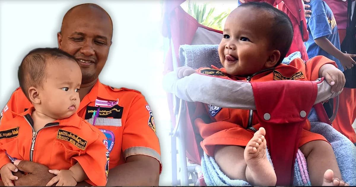 สุดน่ารัก ! น้องนะโม วัย 7 เดือน สวมชุดอาสาสมัครกู้ภัยน้อย