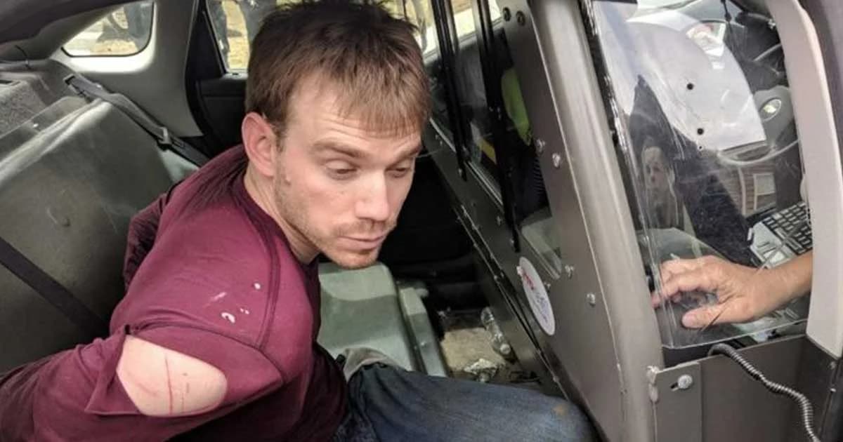 ตำรวจรวบมือปืน กราดยิงร้านวาฟเฟิล 4 ศพ