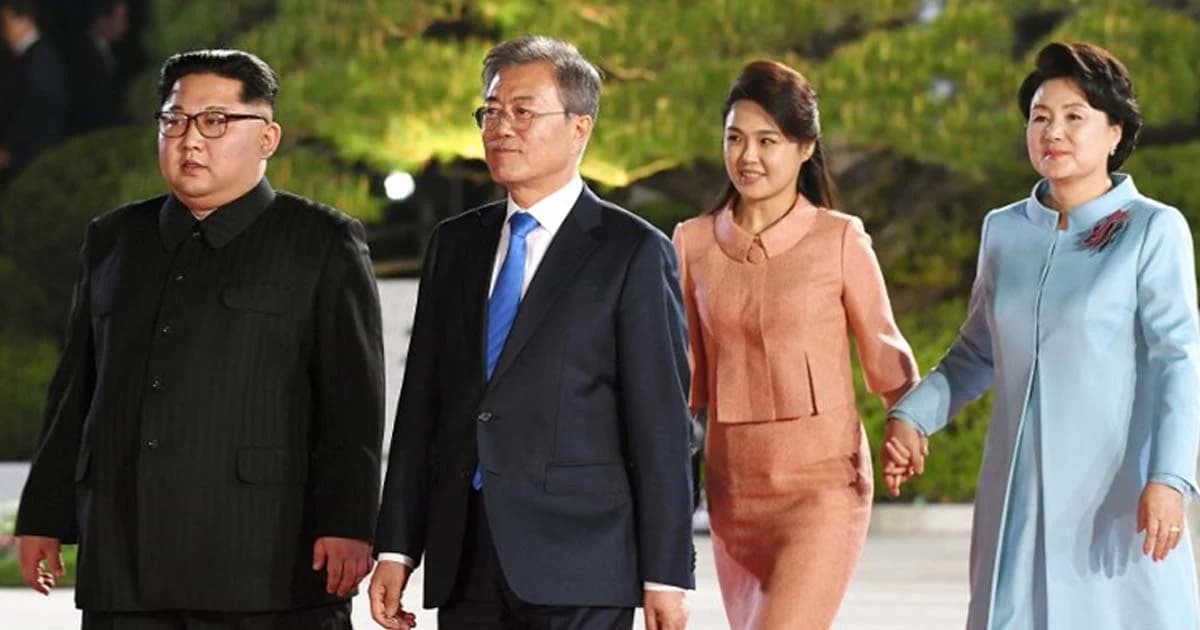 สองเกาหลีจับมือฉลองสันติภาพ “คิม” ขอโทษ “มุน” ที่ทำให้ต้องตื่นเช้า