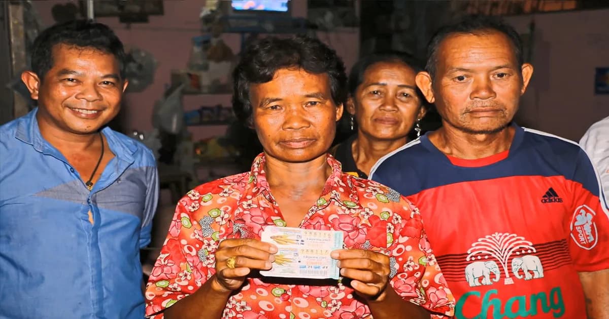 สาวใหญ่ศรีสะเกษ ถูกรางวัลที่ 1 และรางวัลข้างเคียง รับ 6.1 ล้าน