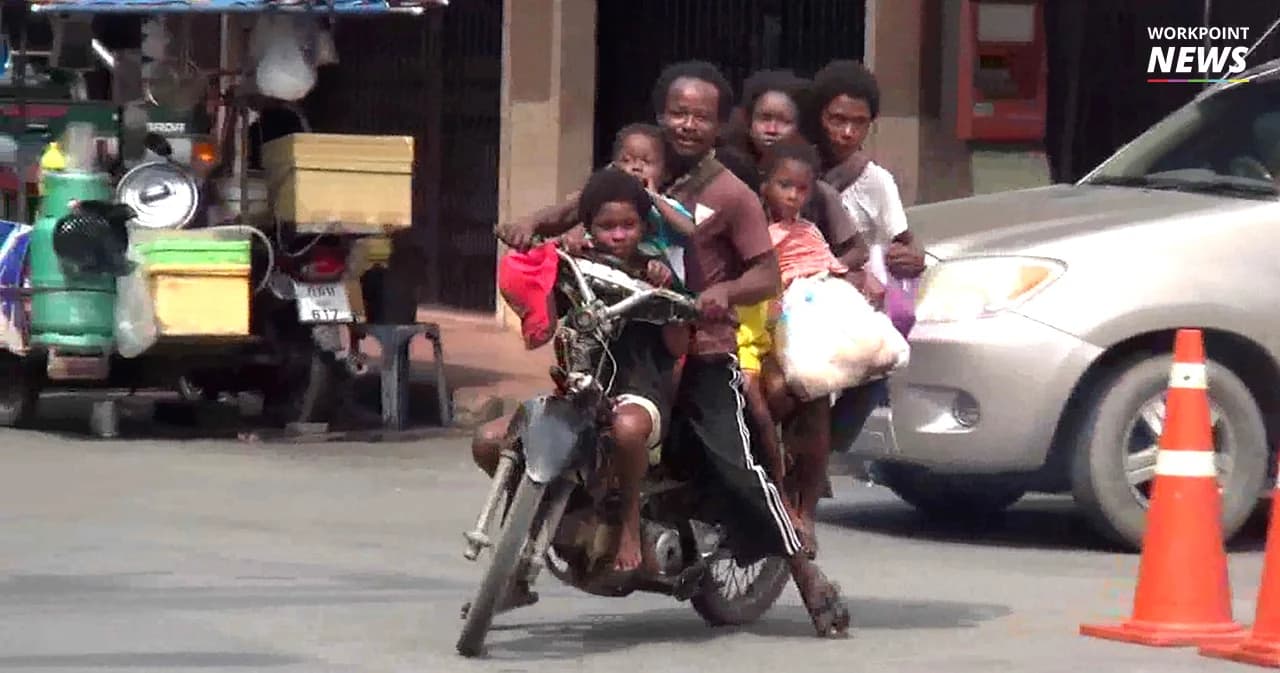 ซาไกซ้อนมอเตอร์ไซค์ 8 คน