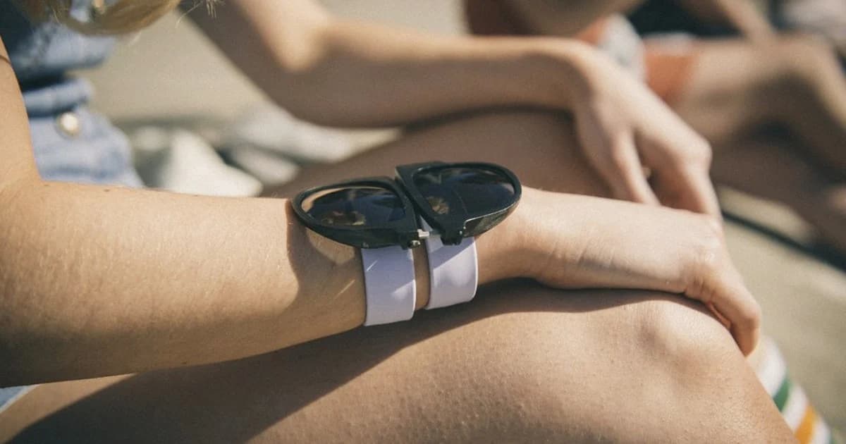 แว่นตากันแดด พับเก็บกับข้อมือได้