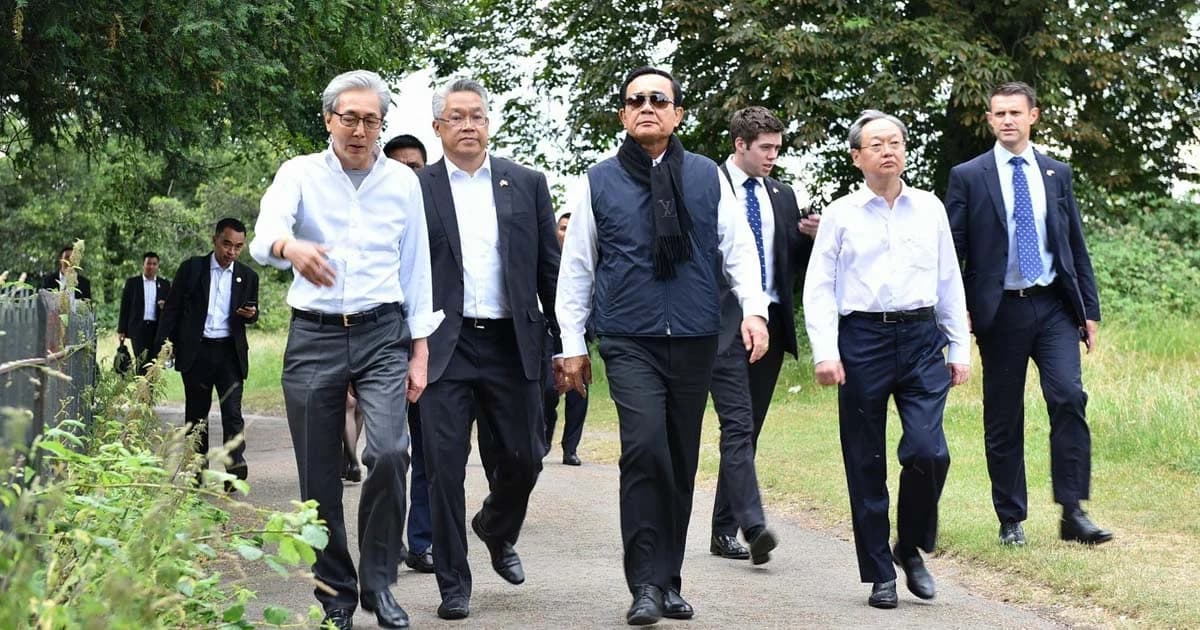 หล่อคนเดียว? ส่องคอสตูม “ประยุทธ์” จากกรุงลอนดอน