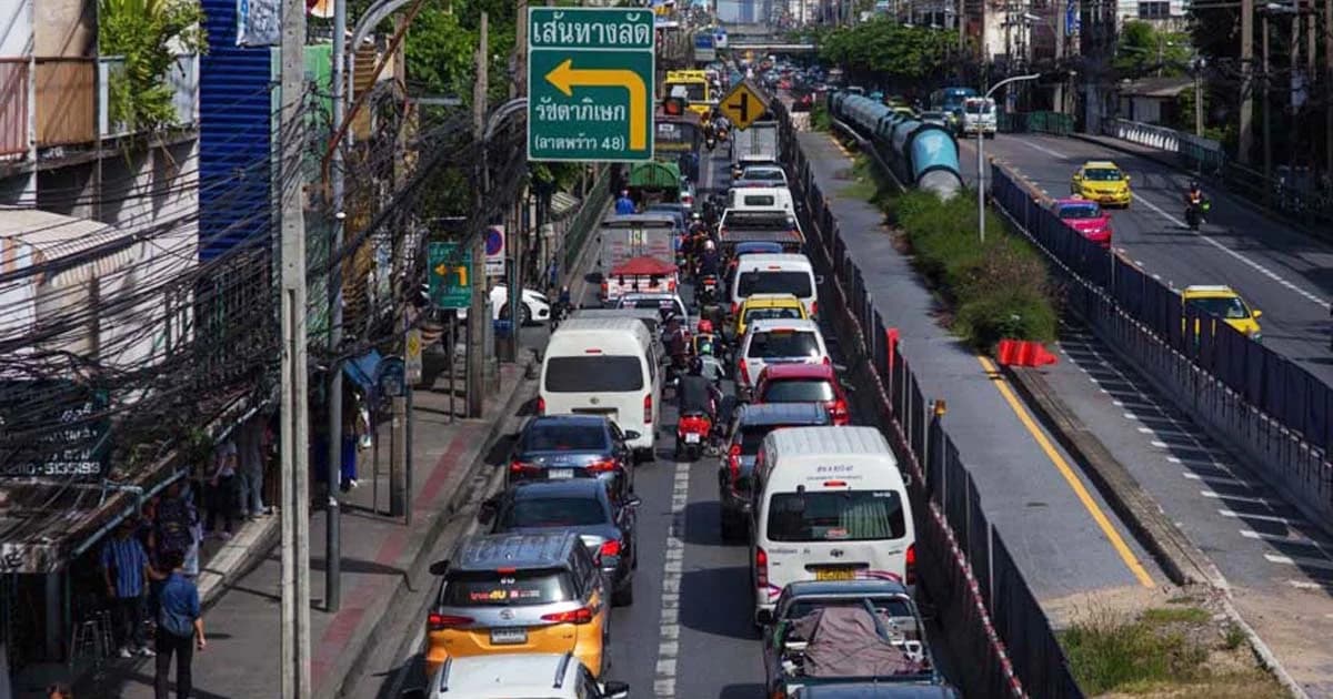 เปิดเส้นทางเลี่ยงรถติด ถ.ลาดพร้าวปิด 2 เลน 3 ปี