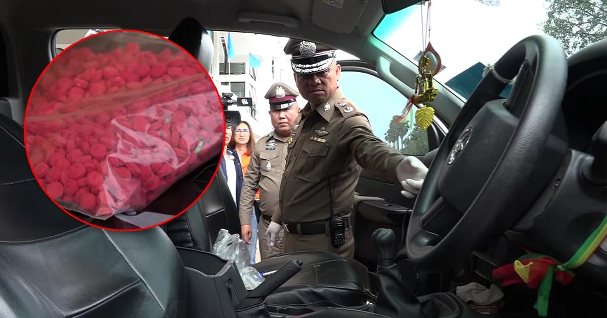 ล่าหนุ่มซิ่งแหกด่าน ทิ้งกระบะหนี ผงะเจอยาบ้า 2 แสนเม็ด