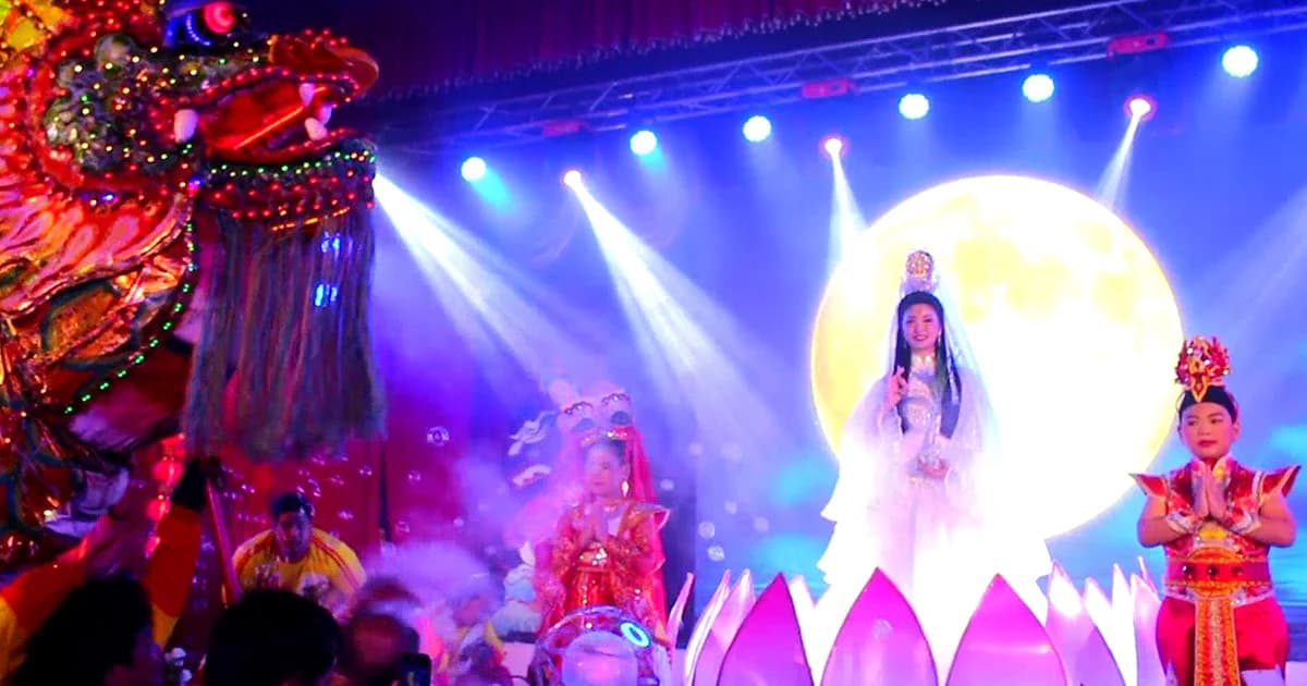 สิงโต-มังกรโชว์อลังการ! รับ “องค์สมมุติเจ้าแม่กวนอิม” ปากน้ำโพคนใหม่