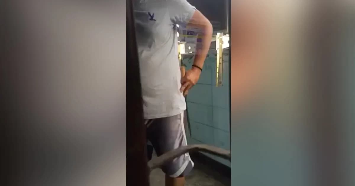 หนุ่มถือมีดเคาะห้องสาว อ้างแฟนอยู่ในห้อง