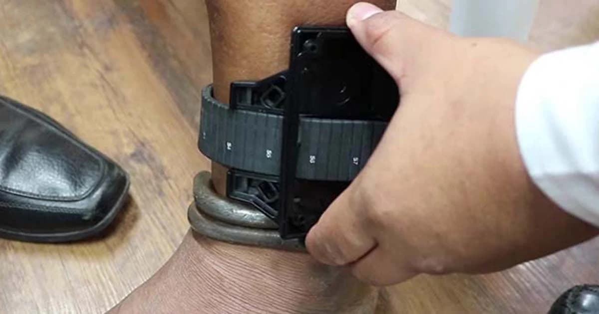 เมาแล้วขับถูกจับใส่กำไลข้อเท้า 33 ราย ยึดใบขับขี่ครึ่งปี