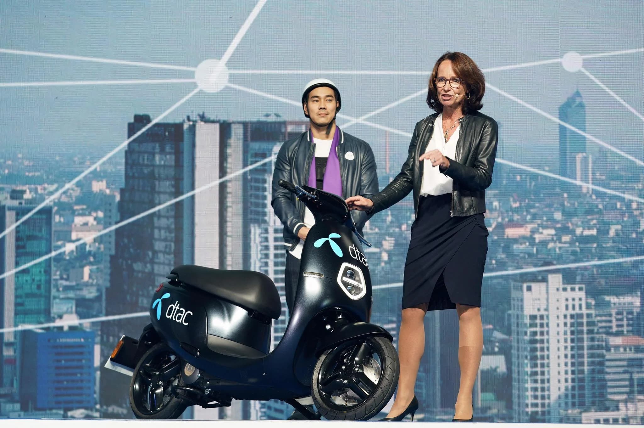 “ดีแทค” เปิดตัวมอเตอร์ไซค์ไฟฟ้า หวังช่วยลดฝุ่นมลพิษอย่างยั่งยืน