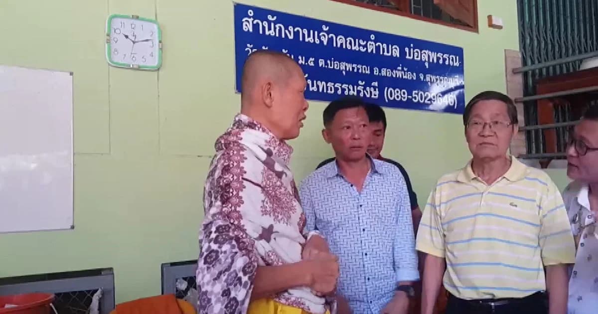 ชาวบ้านสุดทน รวมตัวไล่เจ้าอาวาส หลังประพฤติตนไม่เหมาะสม