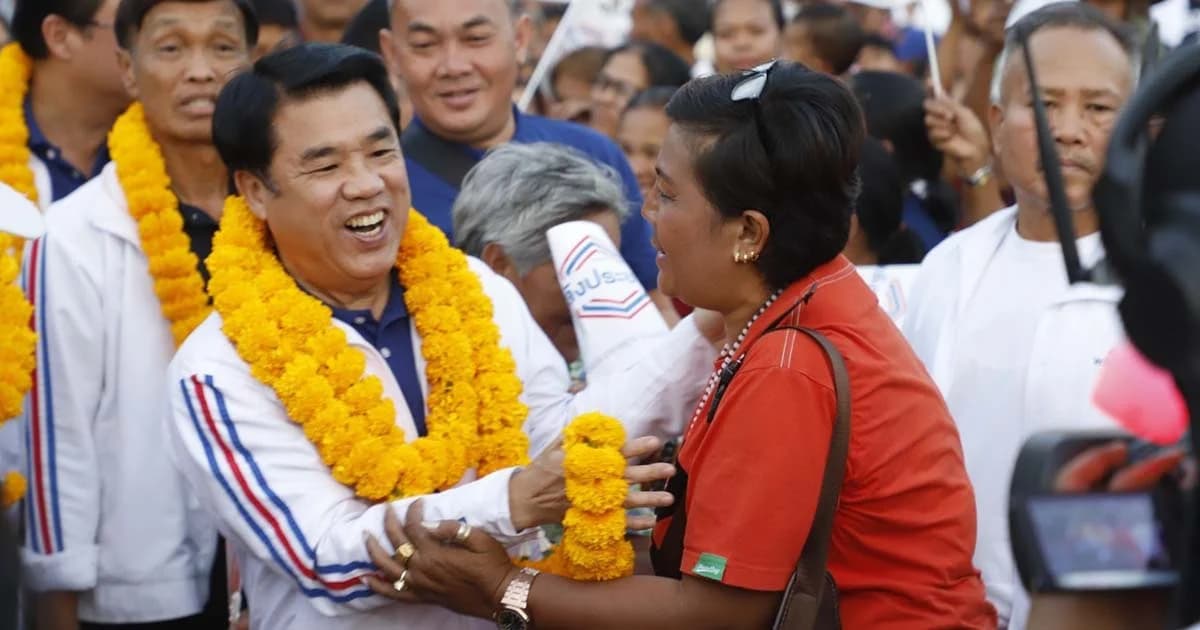 “สุริยะ” ชูนโยบายพักหนี้กองทุนหมู่บ้าน 3 ปี รัฐบาลจ่ายดอกเบี้ยแทน