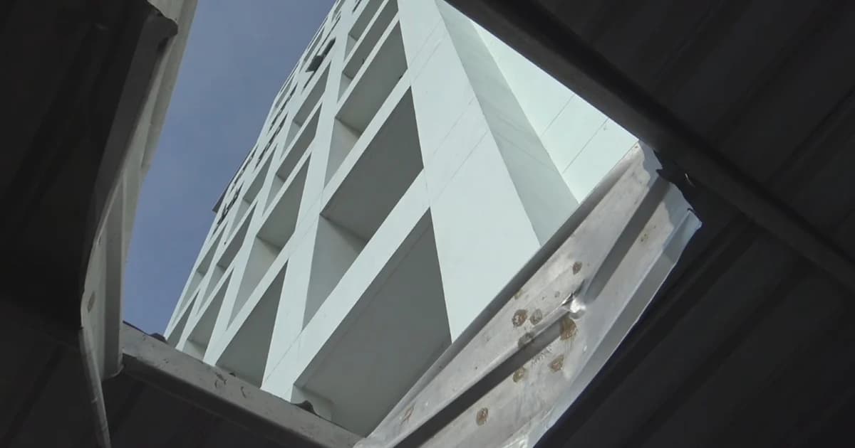 ระยอง ชายนิรนามตกตึก รพ. ดับคาที่ ยังไม่ทราบสาเหตุ