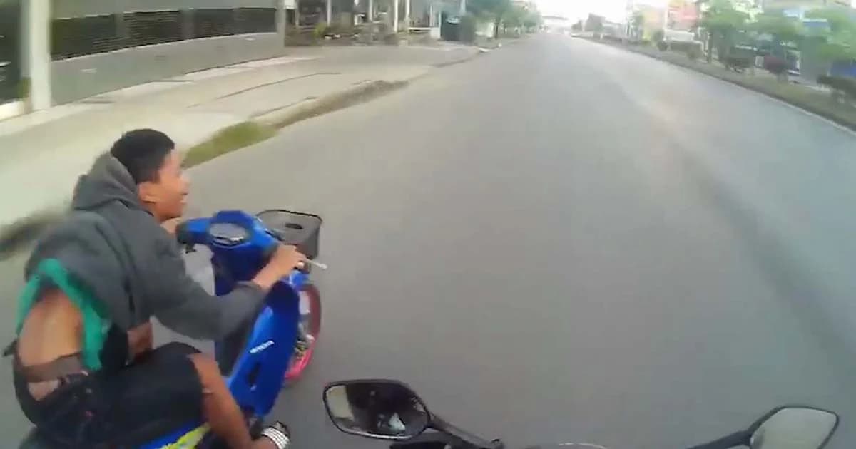 เปิดภาพสด! นาทีตำรวจหาดใหญ่ไล่กวดแก๊งวัยรุ่นซิ่งแว้น รวบได้ 30 คน